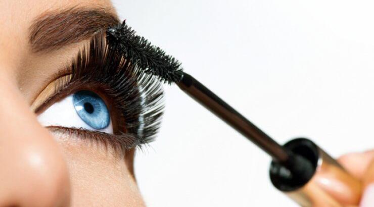 Πως να τοποθετήσετε σωστά τη μάσκαρα [βίντεο]