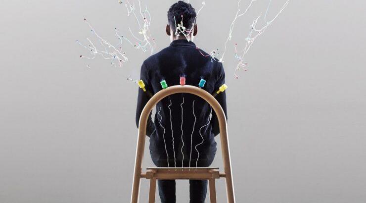 Μια καρέκλα με… μικρές εκρήξεις