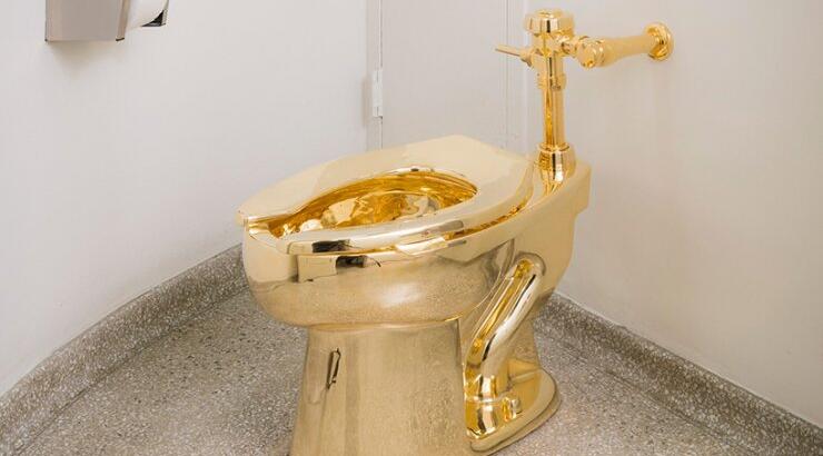 Χρυσή τουαλέτα