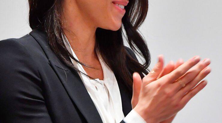 Η Meghan Markle αλλάζει όσα ξέραμε για το βασιλικό ντύσιμο