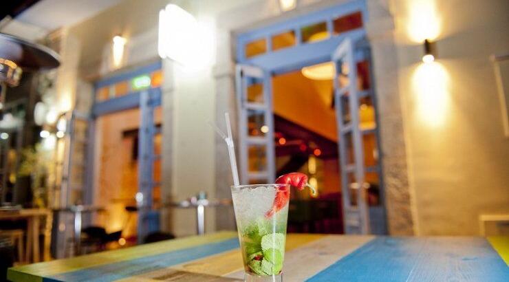 Στην πλατεία Σαριπόλου