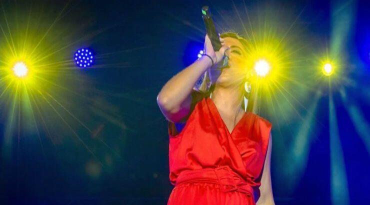 Ελληνίδα τραγουδίστρια εξομολογείται: "Δεχόμουν bullying επειδή ήμουν ένα τριχωτό άτομο για κορίτσι" 