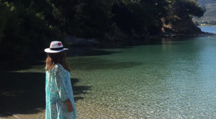 Οι διακοπές επώνυμης Κύπριας στον Πόρο λίγο πριν γίνει μανούλα για πρώτη φορά!