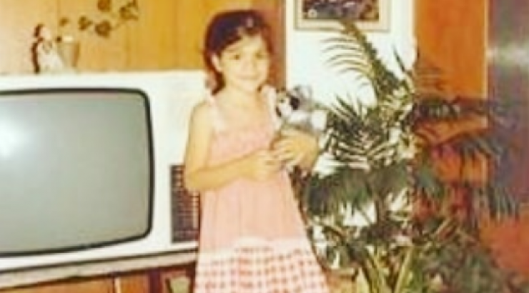 Αναγνωρίζετε την Κύπρια socialite στη φωτογραφία σε παιδική ηλικία;