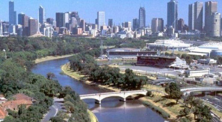 Ήρθε με μια γκλίτσα από το χωριό του και πέτυχε τα πάντα