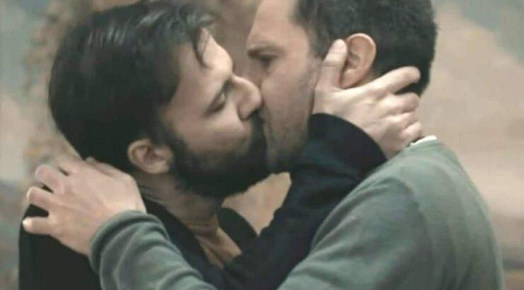 Μέμος Μπεγνής: Σχολιάζει πρώτη φορά το gay φιλί στην κυπριακή κρατική τηλεόραση που συζητήθηκε! [βίντεο]