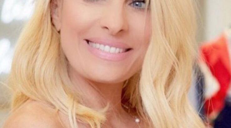 Η Ελένη Μενεγάκη ποζάρει στις διακοπές της στο φακό της μεγάλης της κόρης, Λάουρας! [εικόνες]