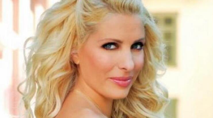 Η Ελένη Μενεγάκη πριν τις πλαστικές σε μύτη και στήθος [εικόνα]