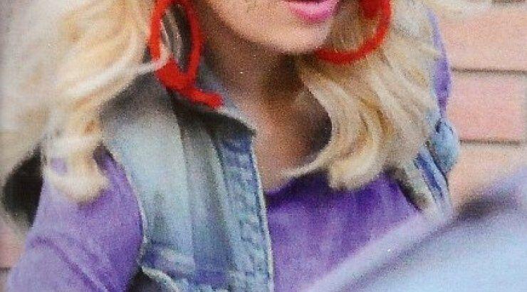 Μενεγάκη: Shopping χωρίς τη μαντήλα