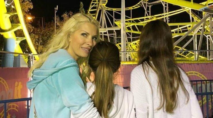 Ελένη Μενεγάκη: Η ερώτηση που της κάνουν οι κόρες της και δεν ξέρει τι να απαντήσει 