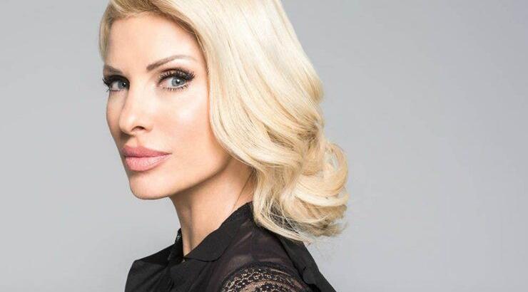 Ελένη Μενεγάκη: Οι αρετουσάριστες φωτογραφίες που φανερώνουν το πραγματικό της σώμα!