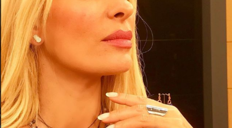 Οι εικόνες της Ελένης Μενεγάκη από το παρελθόν αγκαλιά με το γιο της που δεν είδαμε ποτέ! [εικόνες]