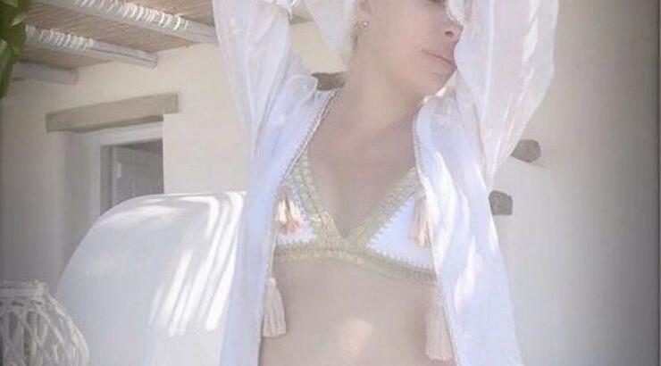 Εκρηκτική επώνυμη Ελληνίδα φόρεσε το ίδιο μαγιό με την Ελένη Μενεγάκη!