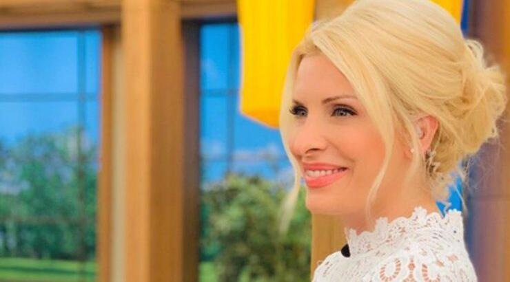 Ελένη Μεναγάκη: Ο διάλογος που είχε με τον σύζυγό και τις κόρες της στο σπίτι και μας άφησε άφωνους