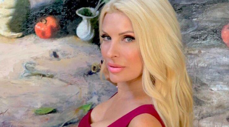 Ελένη Μενεγάκη: Δείτε την να σβήνει τούρτα με τον αδερφό της και τον γιο της [εικόνα]