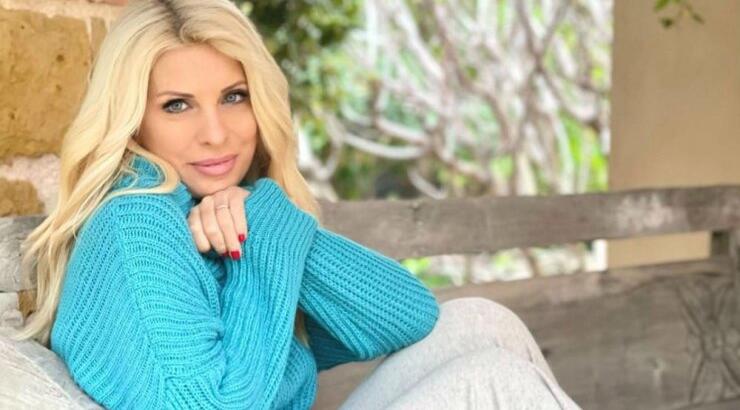 Ελένη Μενεγάκη: Μάθαμε πως περνάει τον χρόνο της όταν η κόρη της, Μαρίνα, διαβάζει [εικόνες]