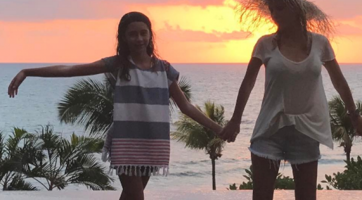 Αναστάτωση στο αεροδρόμιο με την Ελένη Μενεγάκη! Η ανακοίνωση από τα μεγάφωνα για την κόρη της, Λάουρα!