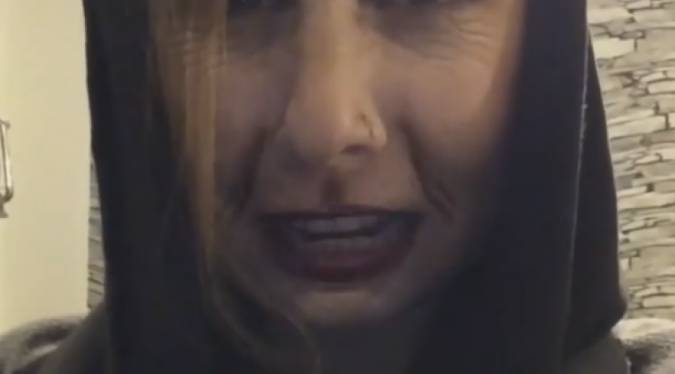 Δεν θα πιστεύετε ποια ηθοποιός σε κυπριακή σειρά είναι η γυναίκα στη φωτογραφία!