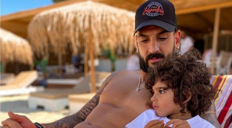 Γιώργος Μερκής: Ποζάρει φορώντας matchy - matchy μαγιό με τον γιο του [εικόνες]