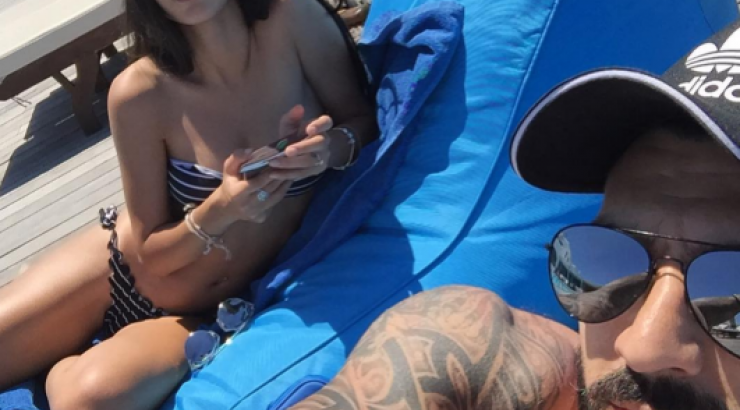 Γιώργος Μερκής – Άντρεα Κυριάκου: Αγκαλιά σε παραλία της Μυκόνου!