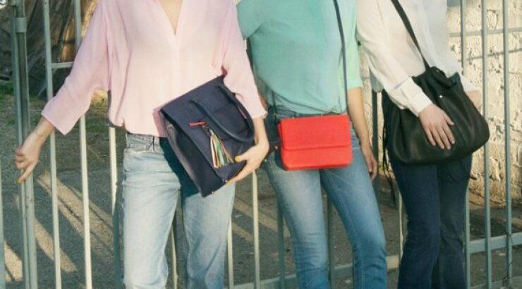 Ποια είναι η πολύ διάσημη μητέρα αυτών των κοριτσιών;