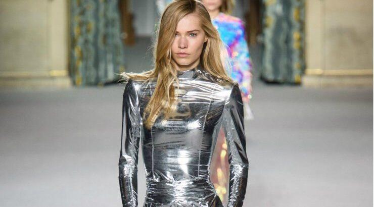 Τόλμησε την τάση του metallic στο ραντεβού με τον αγαπημένο σου