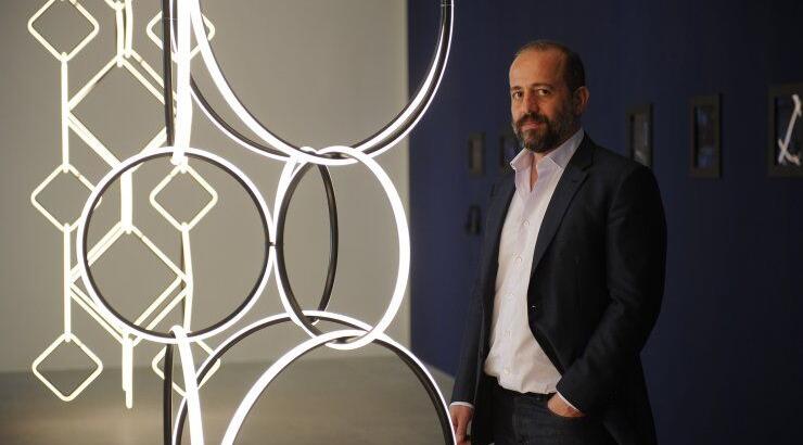 Για λογαριασμό της Flos