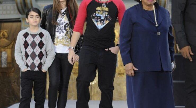 Τι συμβαίνει με την οικογένεια του Michael Jackson;