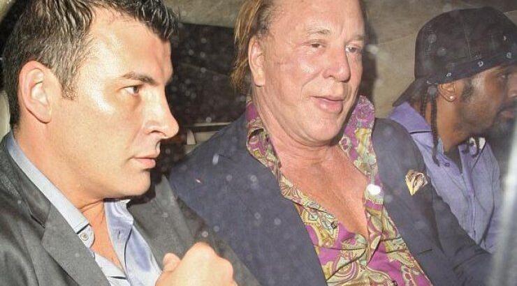 Αγνώριστος ο Mickey Rourke