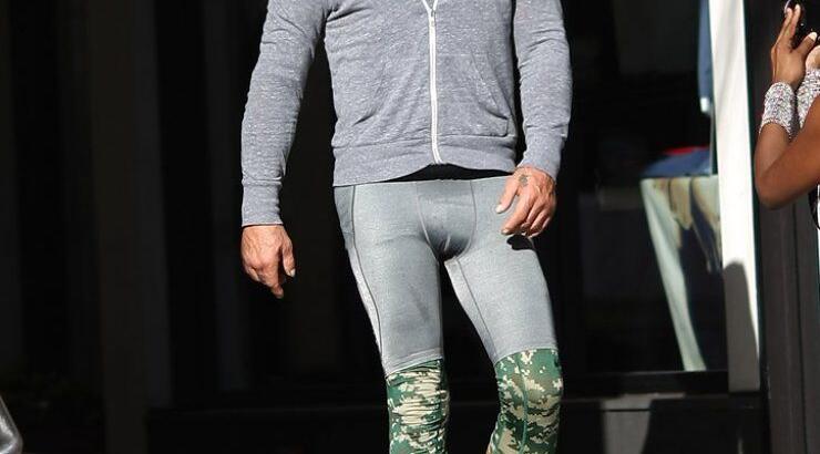 Απίστευτο το πώς κυκλοφορεί ο Mickey Rourke [εικόνες]