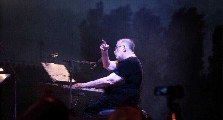 "Έφυγε" ο Θάνος Μικρούτσικος