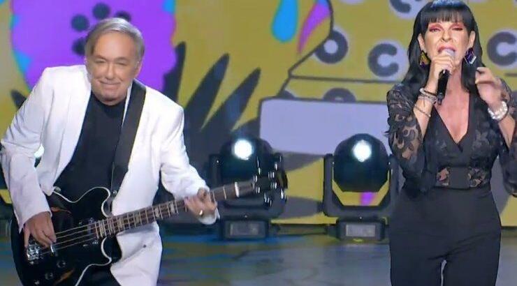 Ανδρέας Μικρούτσικος – Σοφία Βόσσου: Αναβίωσαν τη θρυλική “Άνοιξη” επί σκηνής [βίντεο]