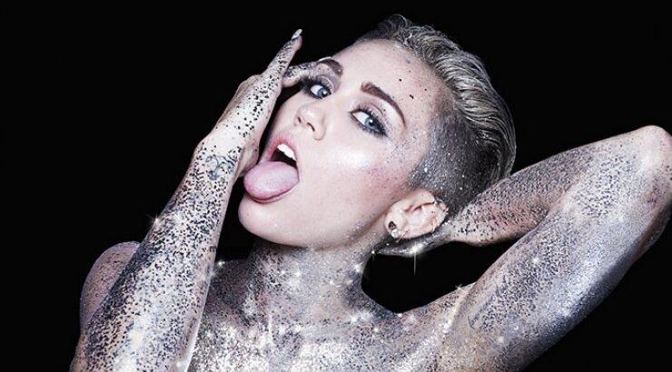 Miley Cyrus: Σε ποιον Έλληνα παίζει πιάνο σε πολυτελές ξενοδοχείο;