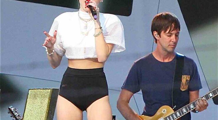 Η καυτή εμφάνιση της Miley Cyrus σε συναυλία!
