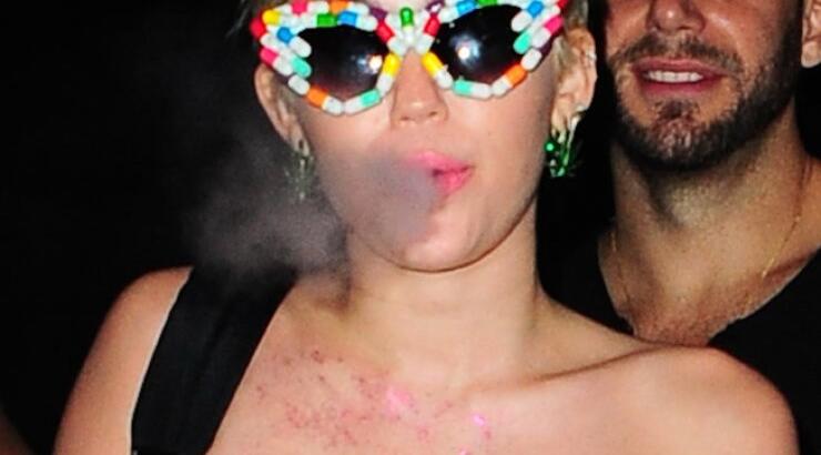 Η Miley Cyrus έχει ξεφύγει! Κυκλοφορεί γυμνή [εικόνες]