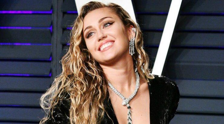 Miley Cyrus: Η διατροφή και η γυμναστική που ακολουθεί για το καλλίγραμμο κορμί της