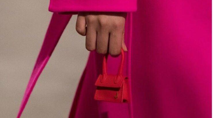 Paris Fashion week: Η πιο μικροσκοπική τσάντα έκανε την εμφάνιση της στην πασαρέλα