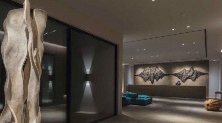 Minos Beach art hotel’s virtual Art Retreat: Είναι η τέχνη θεραπευτική; 