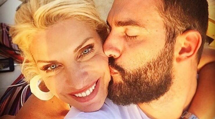 Τρελό γέλιο: Το περιστάτικο με τη μαμά και το αδερφό της Ελένης Μενεγάκη που έκανε όλους να ξεσπάσουν σε γέλια