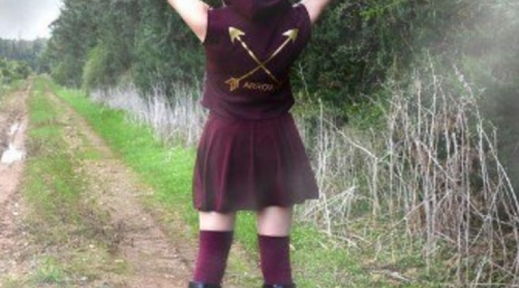 Κύπρια μοντέλο τρελαίνει τον ανδρικό πληθυσμό με το πλούσιο μπούστο της και ποζάρει με ζαρτιέρες!