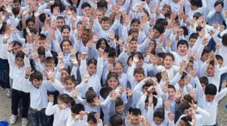 Ελάτε να σχηματίσουμε μαζί τη μεγαλύτερη αλυσίδα χαμογελαστών ανθρώπων