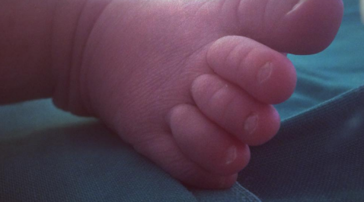 Αυτή είναι η πρώτη φωτογραφία του νεογέννητου μωρού ζευγαριού της ελληνικής showbiz!