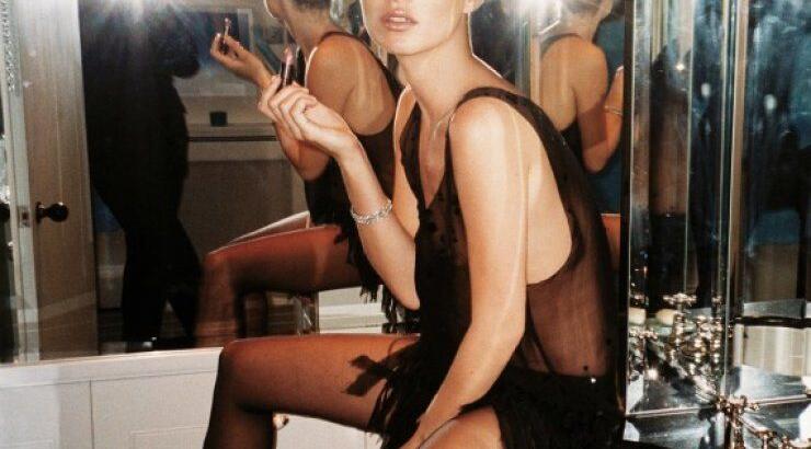 Η Κέιτ Μος φωτογραφίζεται και βάζει φωτιές!