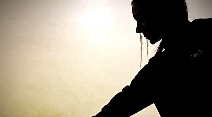 Κύπρια ηθοποιός εξομολογείται: “Ο φερόμενος ως πατέρας μου, μας εγκατέλειψε σε μικρή ηλικία” [βίντεο]