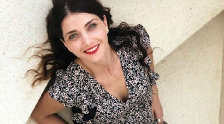 Χριστιάνα Μούζουρα: Δείτε την να κάνει push-up στην παραλία με μαγιό!