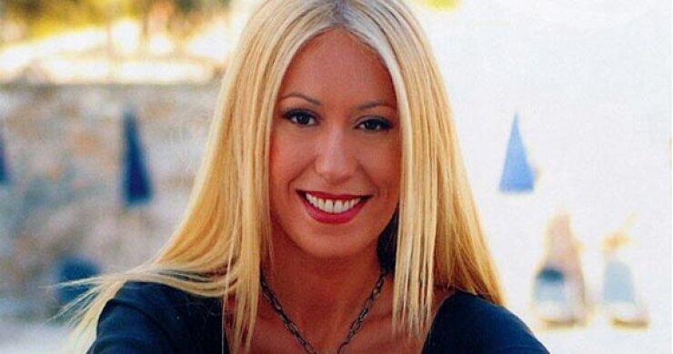 Η Μαρία Μπακοδήμου φιλάει την συνεργάτιδά της στο στόμα [βίντεο]