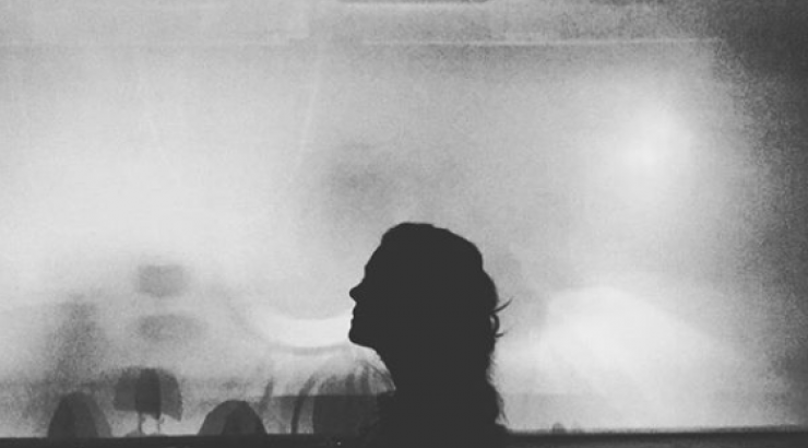 Πασίγνωστη Ελληνίδα τραγουδίστρια ανεβαίνει τα σκαλιά της εκκλησίας σε τέσσερις μήνες και μόλις το μάθαμε!