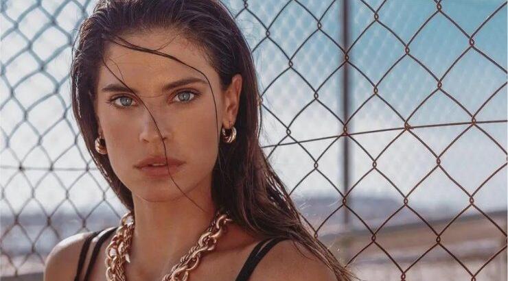 Χριστίνα Μπόμπα: Ανήρτησε εικόνα καθώς θηλάζει παράλληλα τις δίδυμες κορούλες της