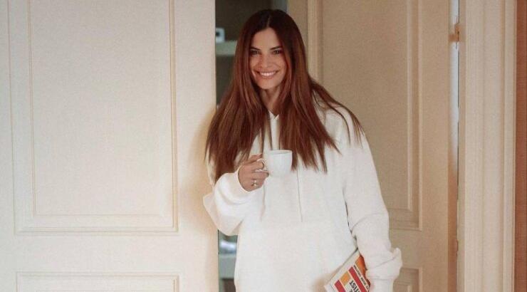 Χριστίνα Μπόμπα: Σου δίνει inspo για office workout σε 10 λεπτά [εικόνες]