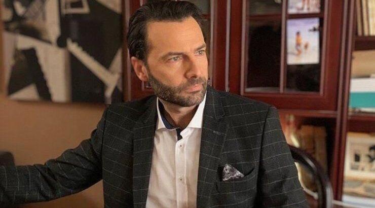 Παναγιώτης Μπουγιούρης: Άλλαξε (ξανά) look και είναι αγνώριστος! [εικόνα]